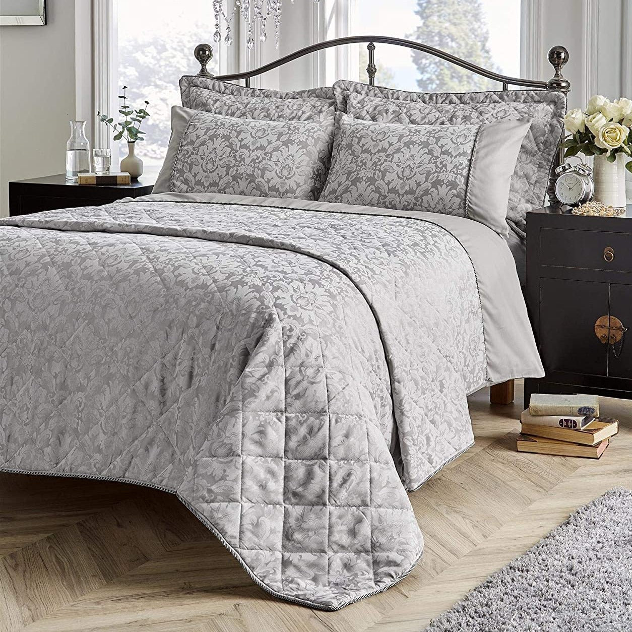 Jacquard Damask Quilted 3 Piece Bedspread Set