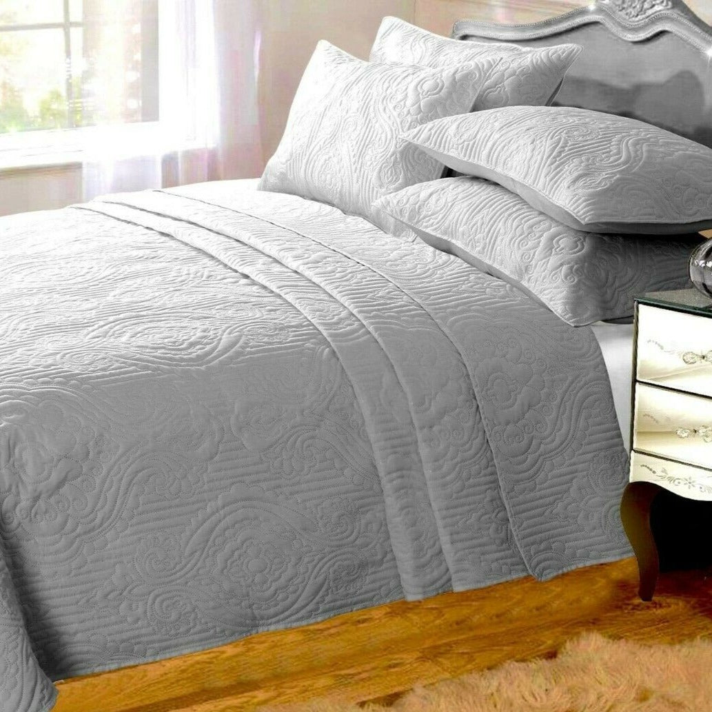Designer Sorrento Quilted Bedspread & Pillow Sham Pair Grey