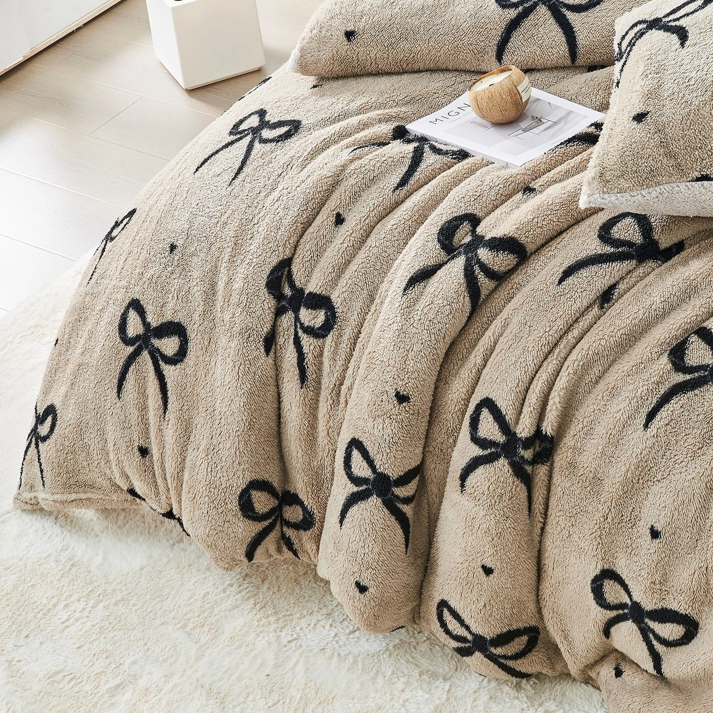 Natural Bow Teddy Duvet Set With Reversible Sherpa Fleece Fur