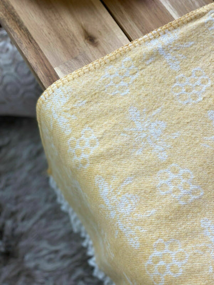 Woollen Feel Bumble Bee Blanket
