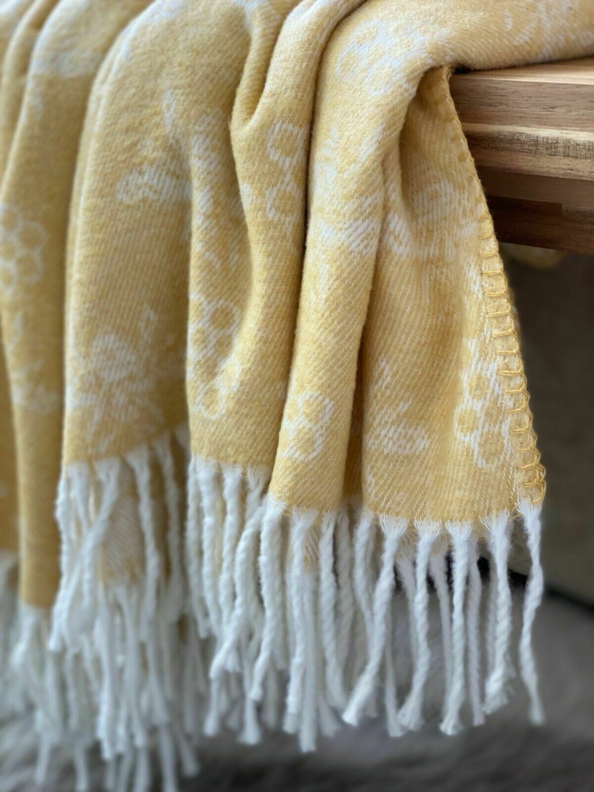 Woollen Feel Bumble Bee Blanket Yellow