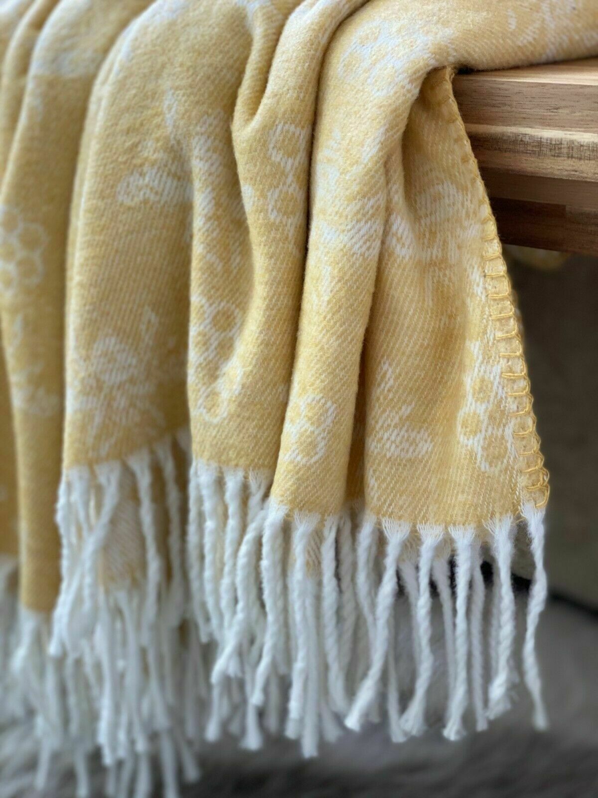 Woollen Feel Bumble Bee Blanket